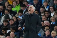Thumbnail for article: Ancelotti hinkt op twee gedachten maar niet over Benzema: 'De beste ter wereld'