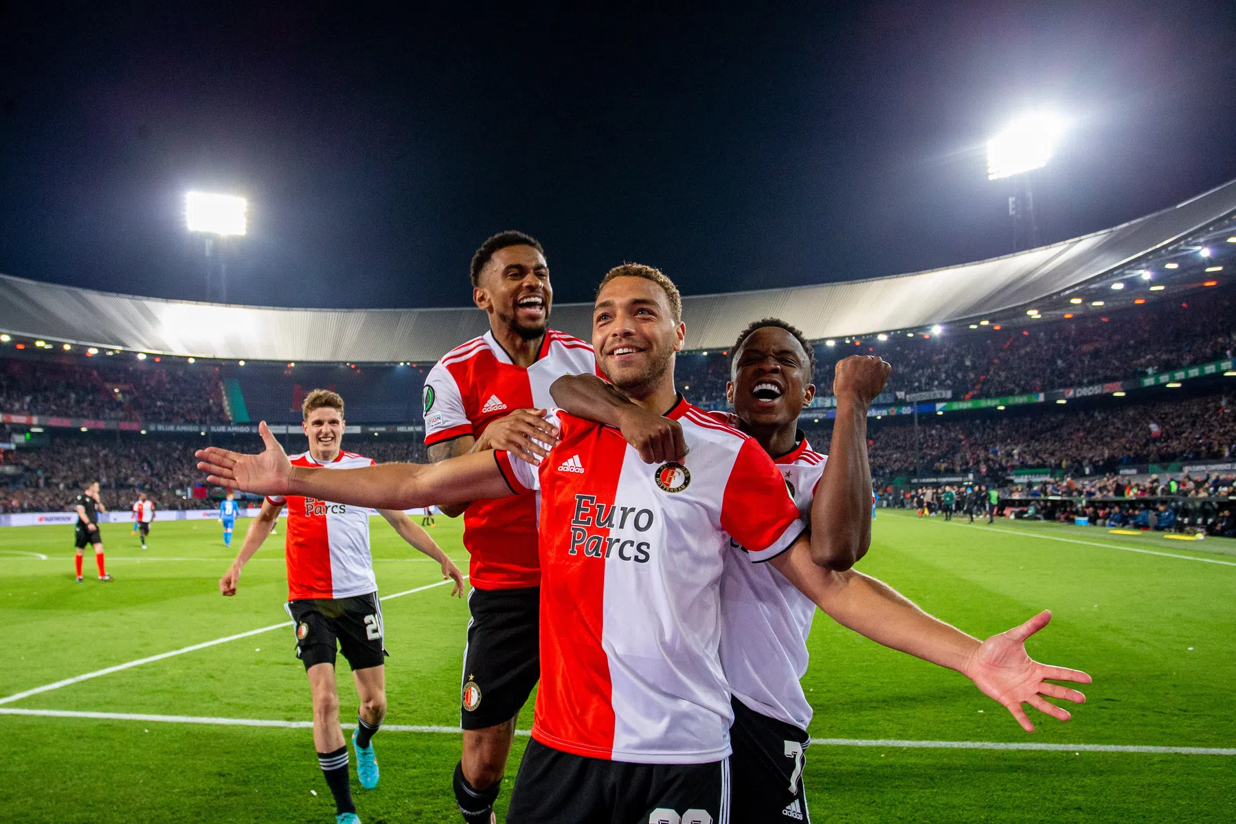Magie van De Kuip is Marseille te machtig: Feyenoord kan finale ruiken