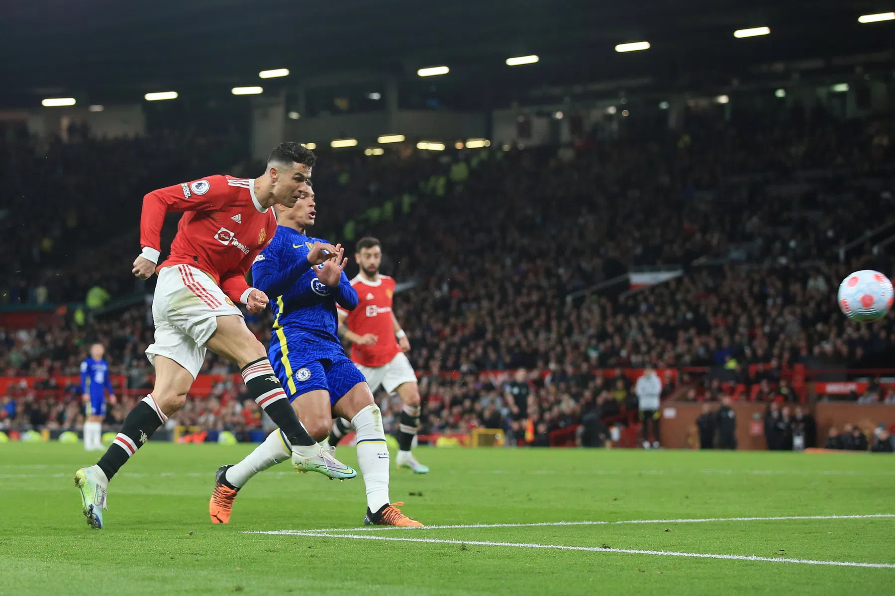 United faalt ook tegen Chelsea ondanks goal Ronaldo: CL-ticket nog verder weg