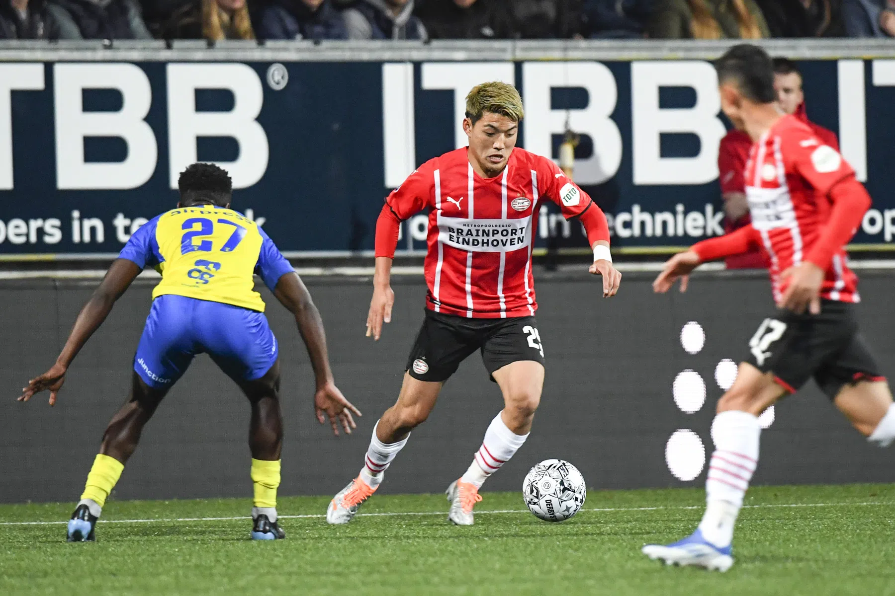 Ritsu Doan verdrijft zijn twijfels bij PSV: 'De titelstrijd wordt nog echt spannend'