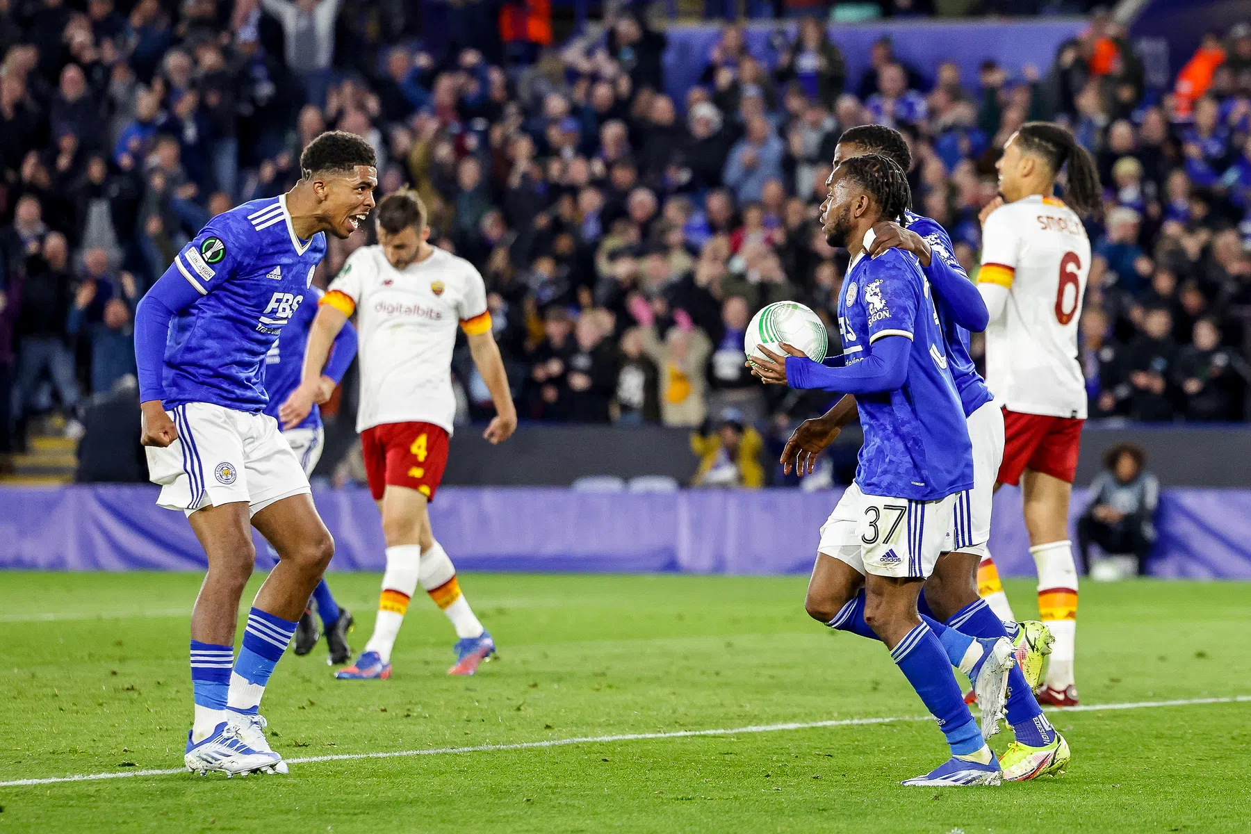 Zowel Leicester als Roma houdt hoop op ticket voor Tirana