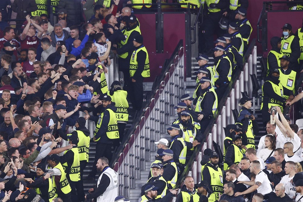 Duitse commentatoren aangevallen op perstribune bij West Ham United