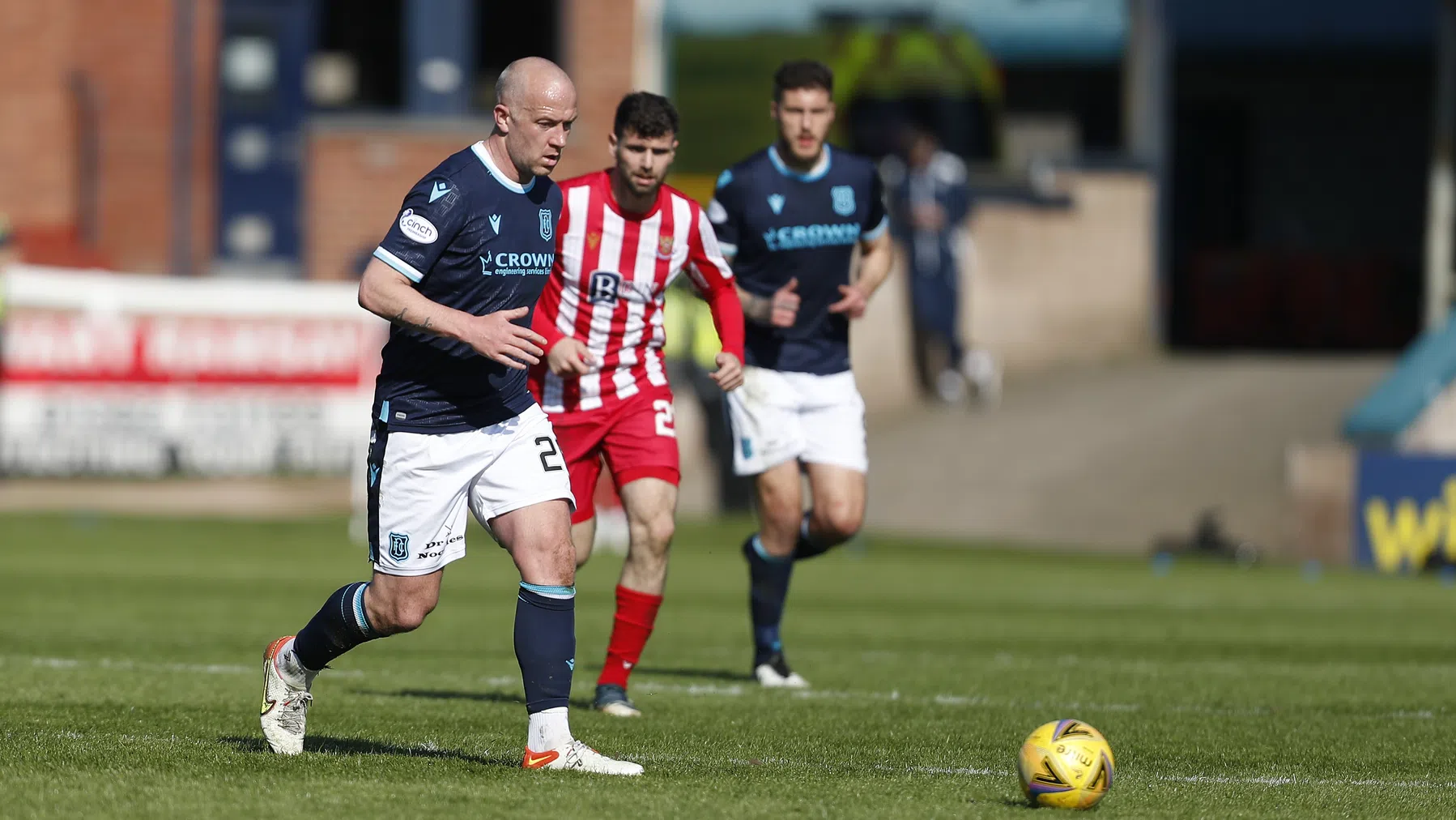 Charlie Adam door het stof na hilarische schwalbe: 'Dit was niet fraai'
