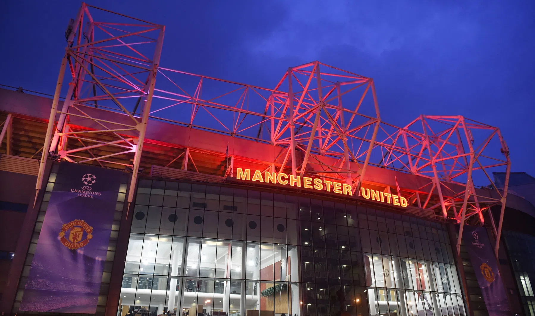 'Ten Hag ziet hoge transferbaas van Manchester United vertrekken'