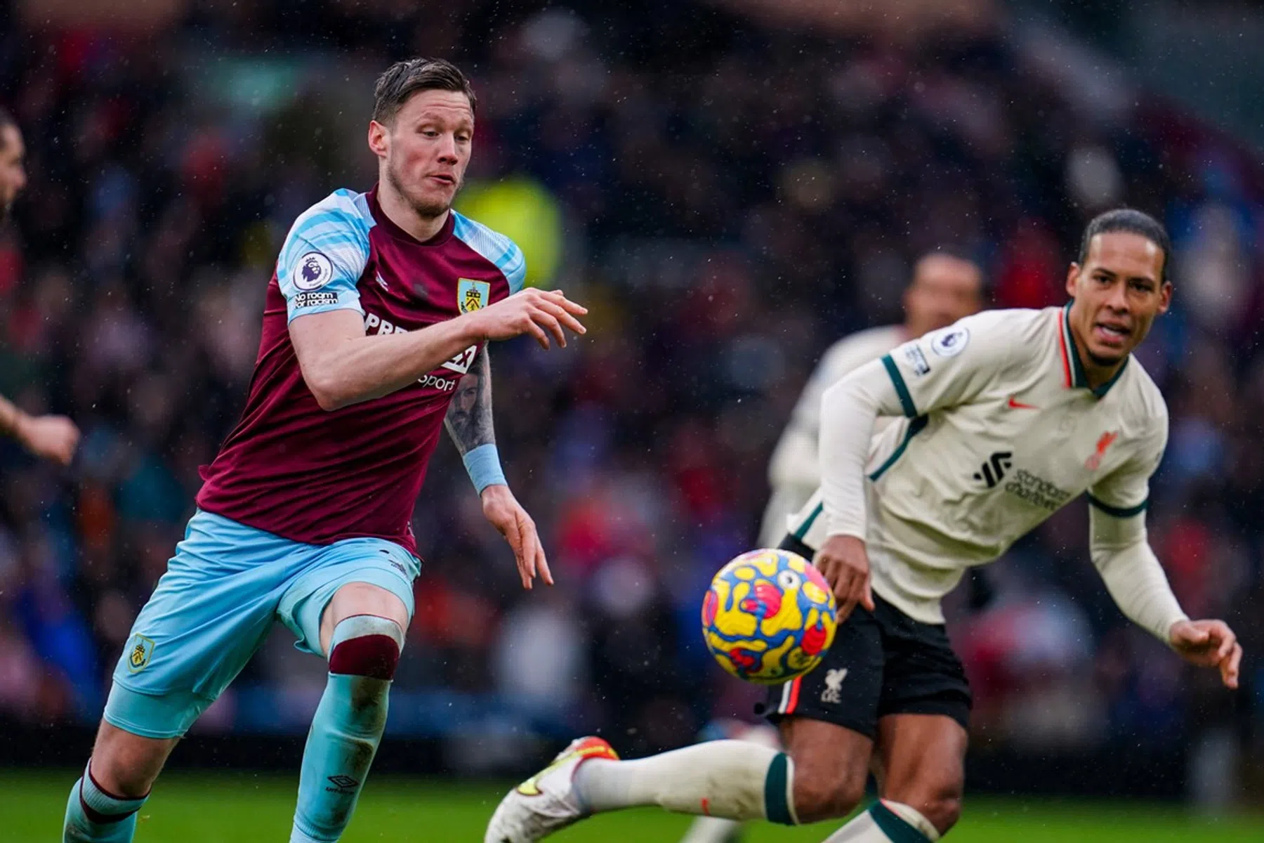 Hoe Weghorst ook zonder te scoren imponeert in de Premier League-kelder