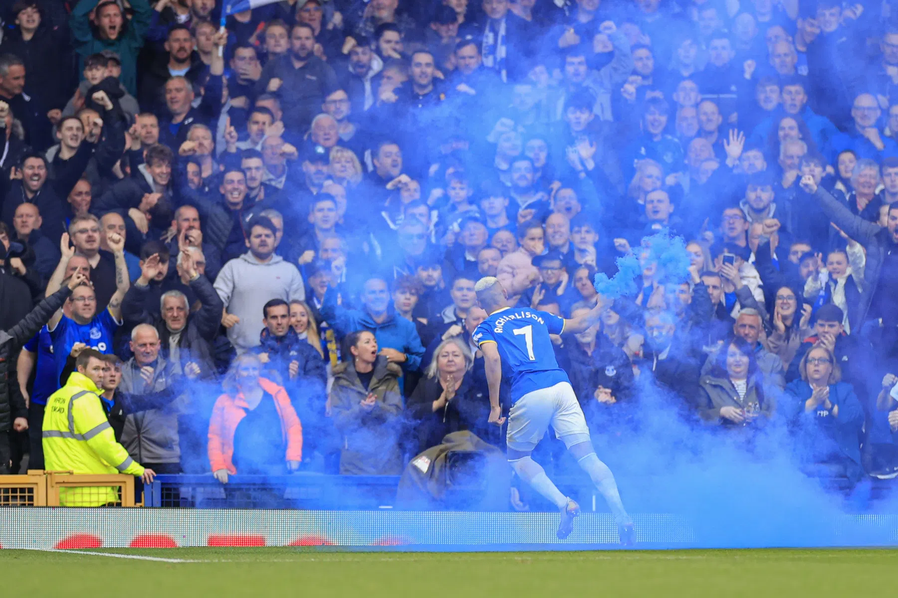 Crisisclub Everton vloert Chelsea dankzij attente Richarlison en wereldredding