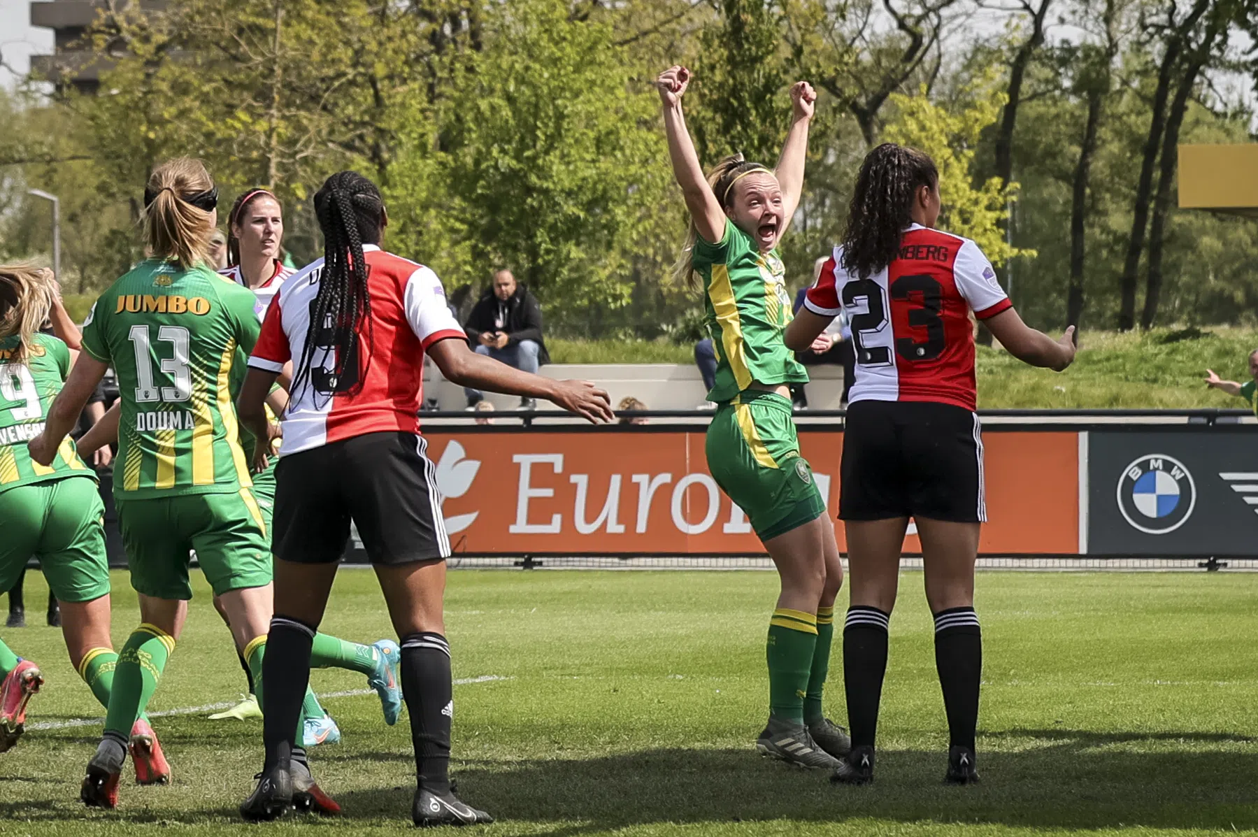ADO deelt harde tik uit aan Feyenoord bij terugkeer Polak