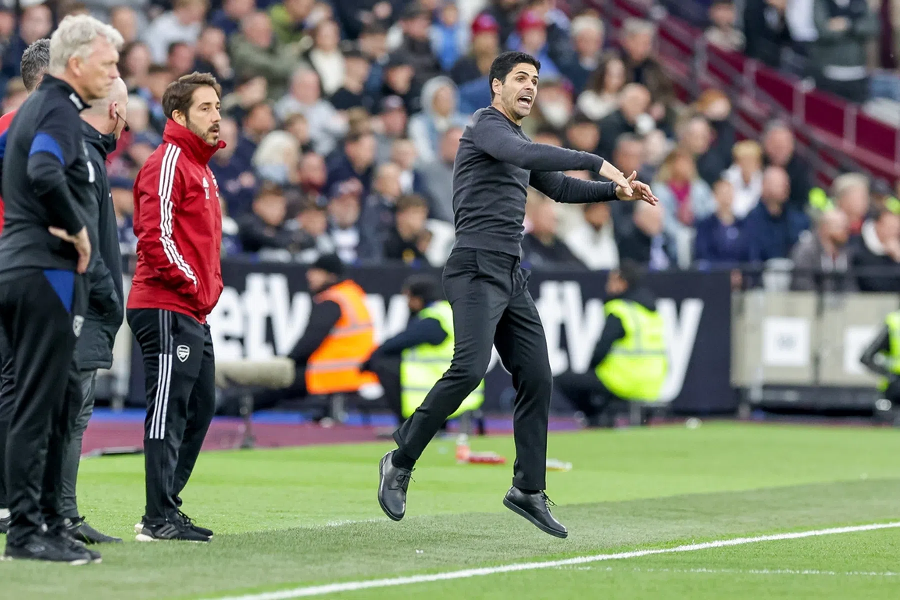 Champions League-race: Arsenal na lelijke zege op poleposition