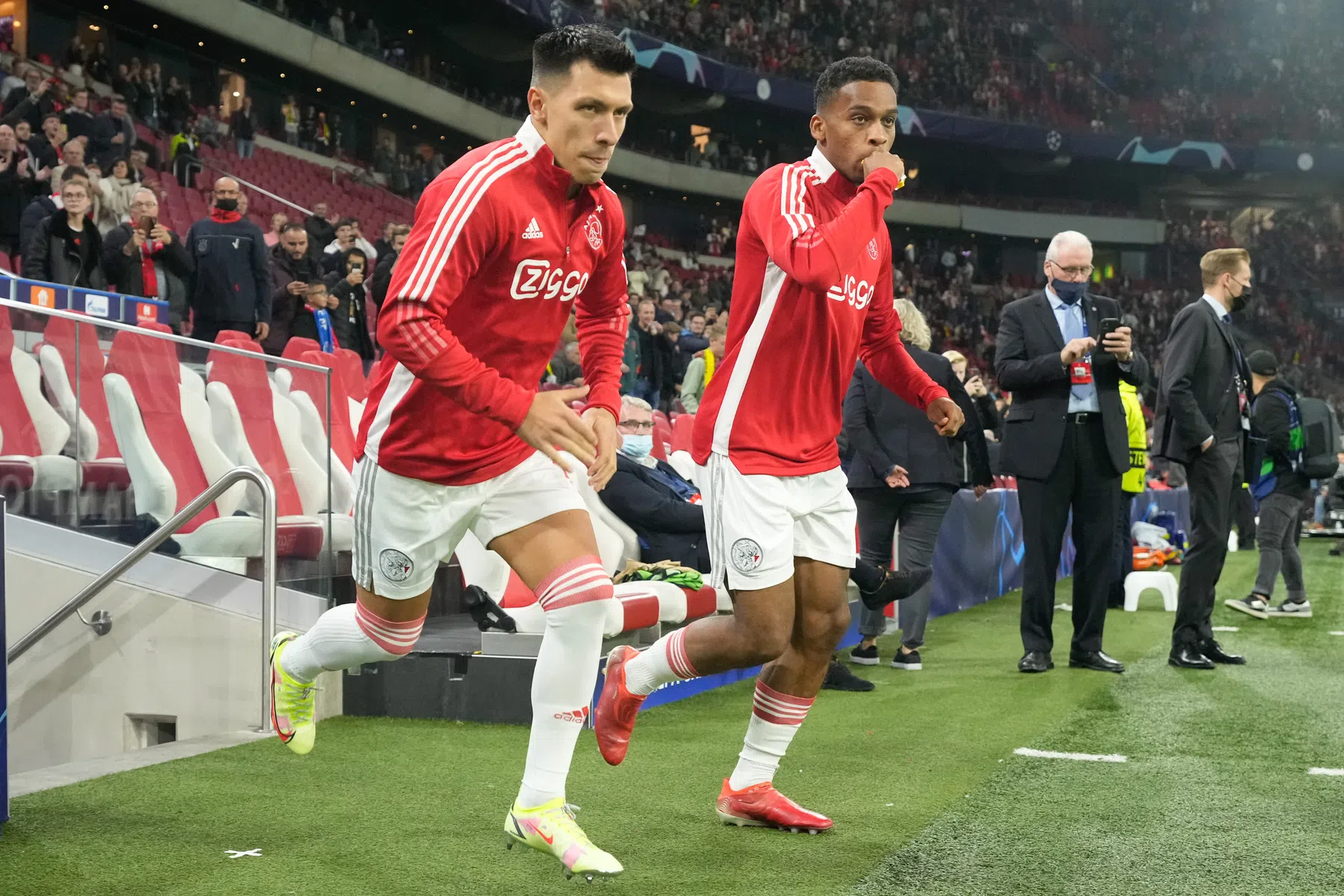'Ajax moet er alles aan doen om Timber en Martínez te behouden'