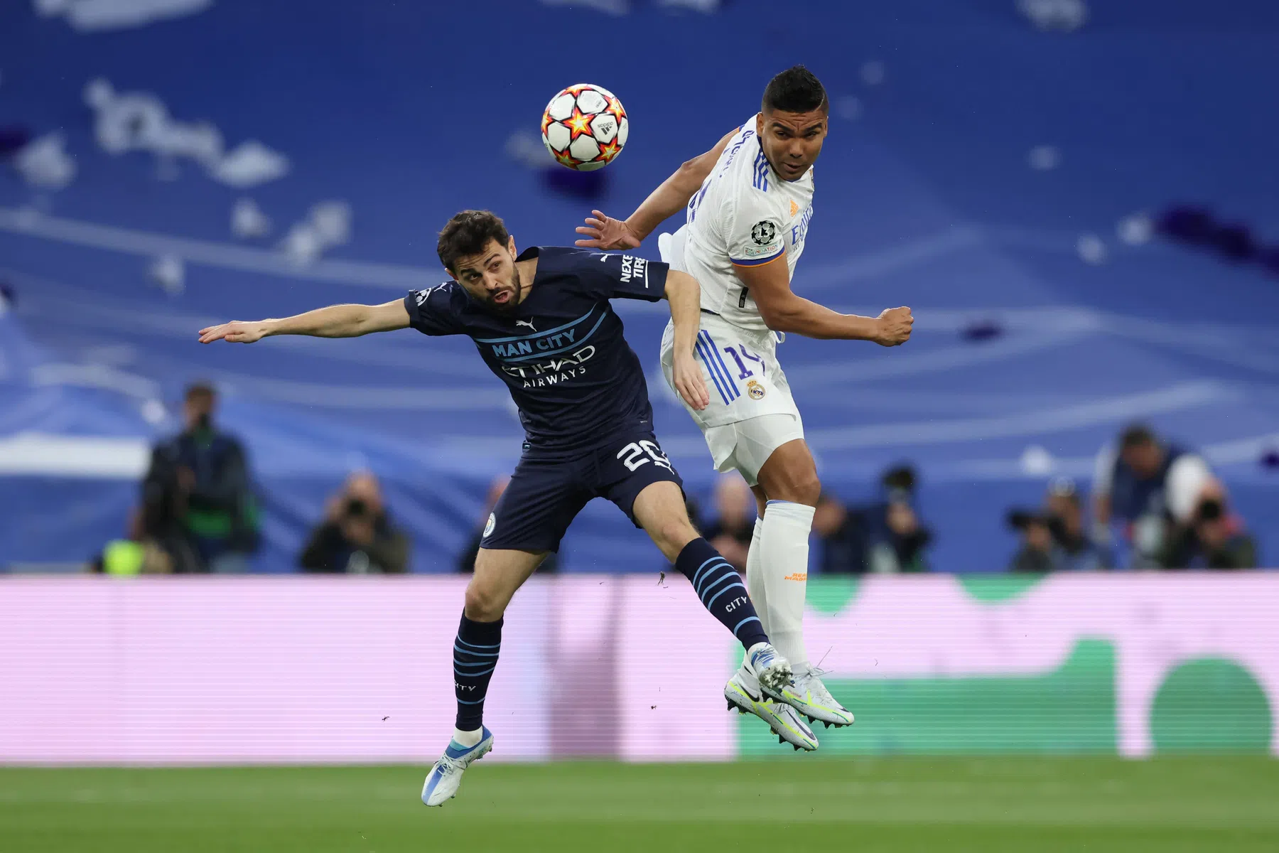 Casemiro wordt gespaard: verbazing over het uitblijven van een gele kaart