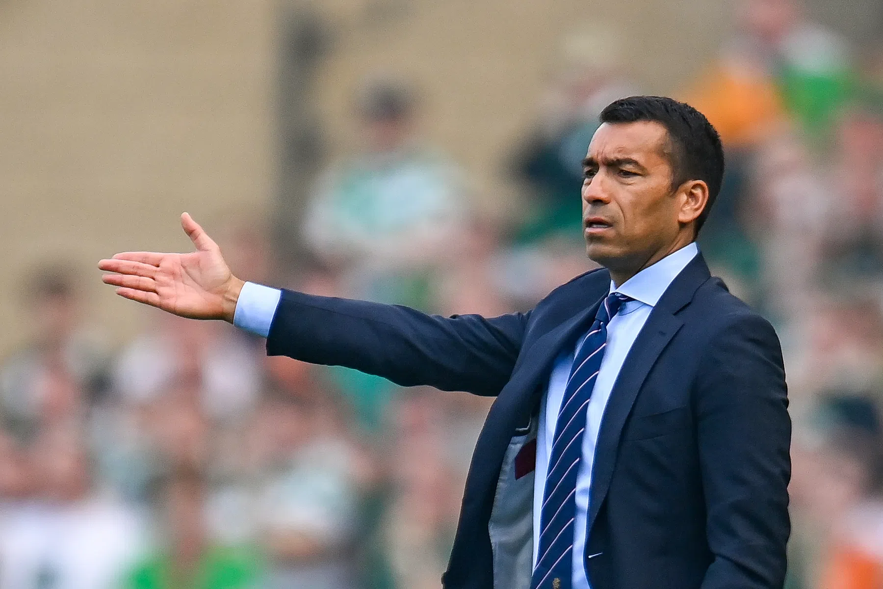 Van Bronckhorst wil overleden materiaalman eren met finaleplaats