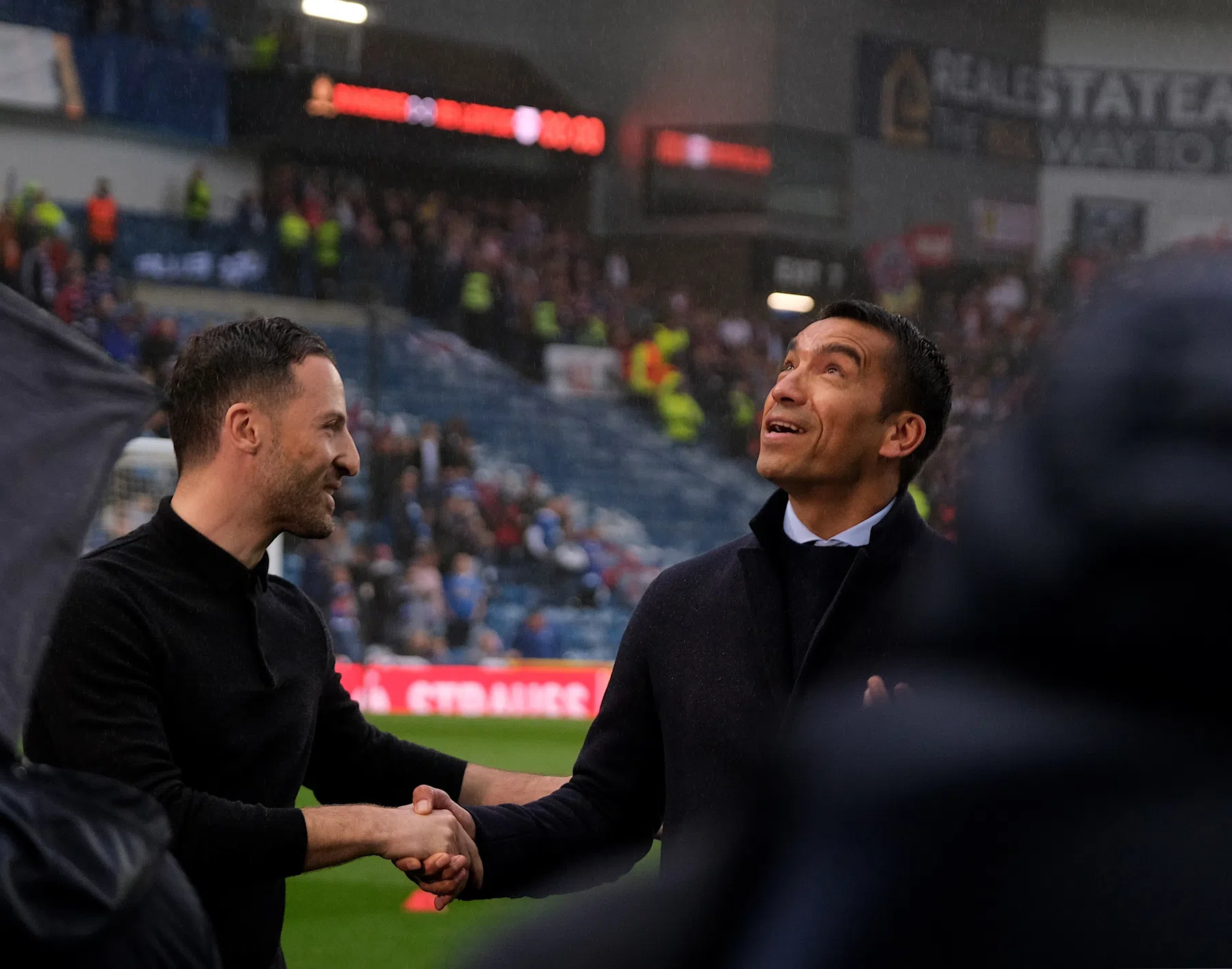 Van Bronckhorst na grootse avond naar Europa League-finale 
