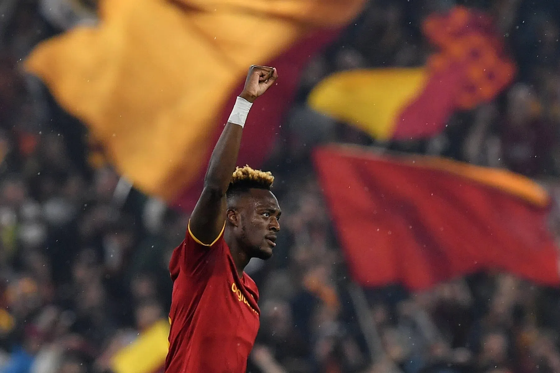 Feyenoord treft Roma in finale dankzij goudhaantje Abraham