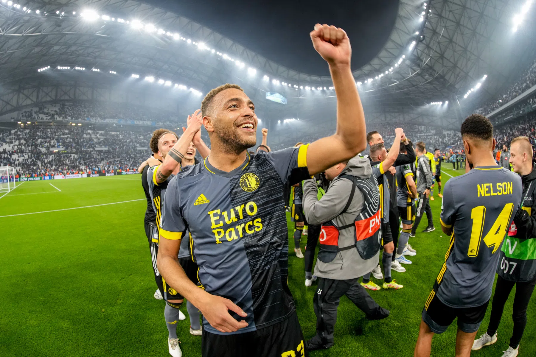Feyenoord houdt stand in Marseille: na twintig jaar weer Europese finale