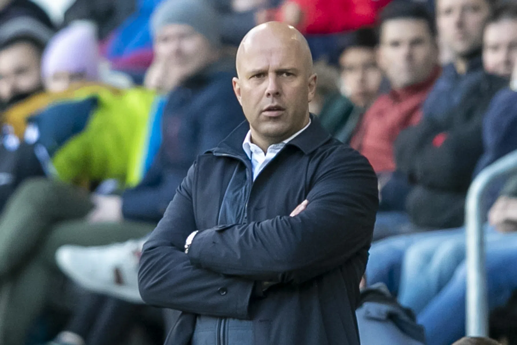 Spelersbus Feyenoord op weg naar Stade Vélodrome bekogeld met baksteen