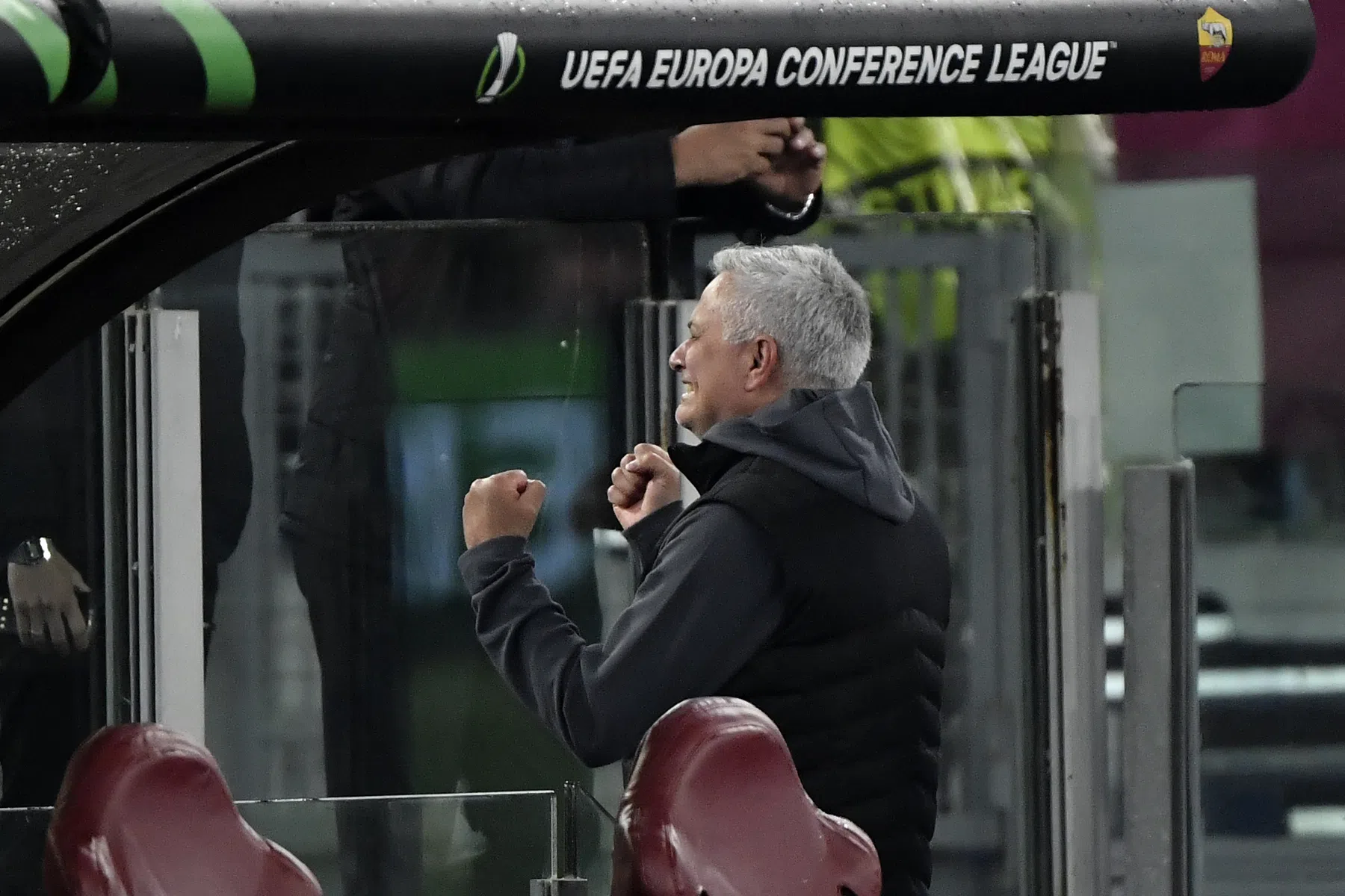 Mourinho in tranen na bereiken finale: 'Voor ons is dit de Champions League'
