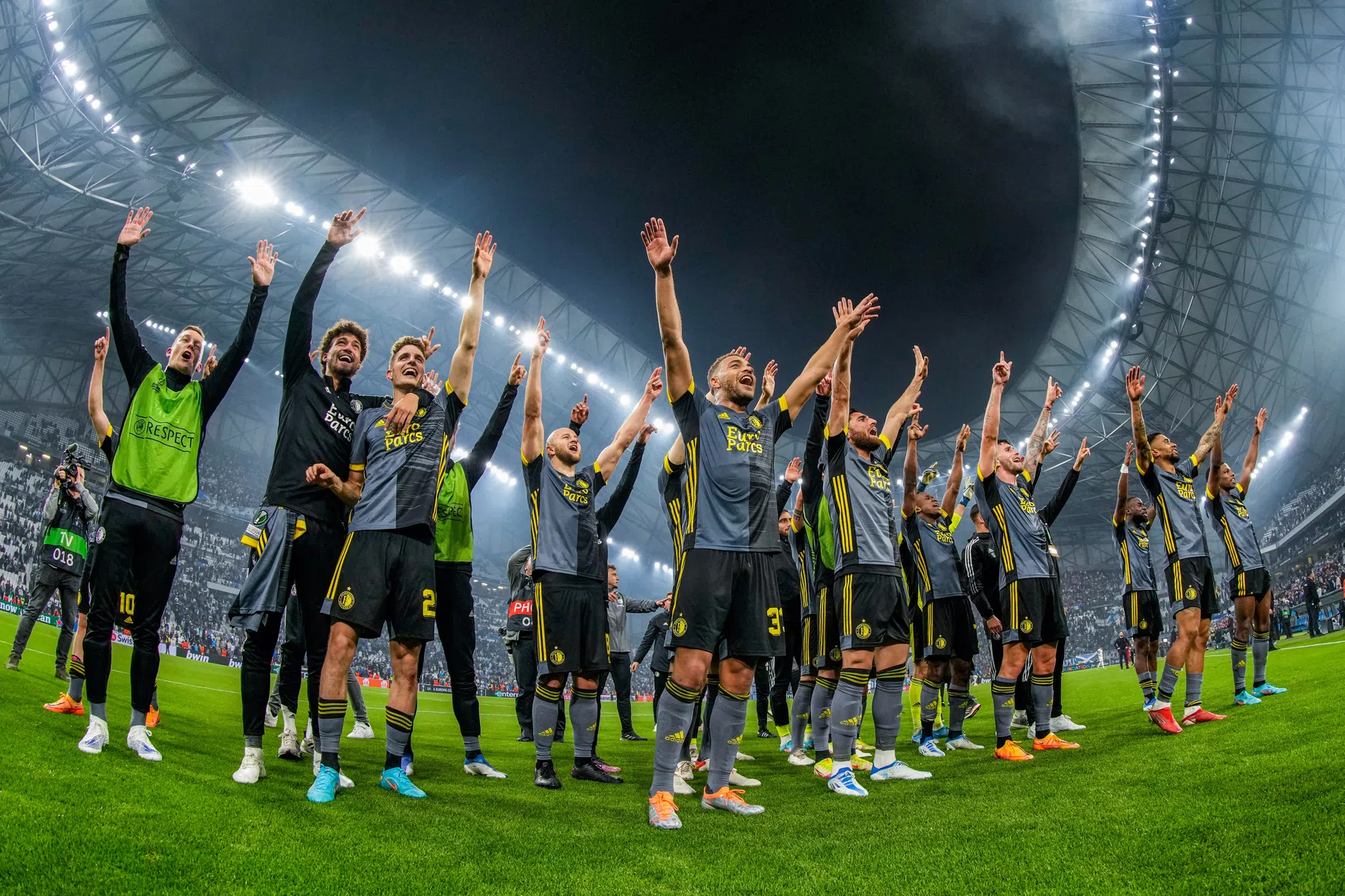 Feyenoord naar Tirana: klein stadion, gratis tickets