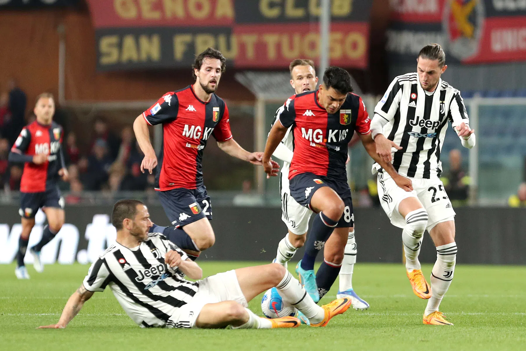 Oud-AZ'er Gudmundsson doet dramatisch Juve pijn in vervelende generale