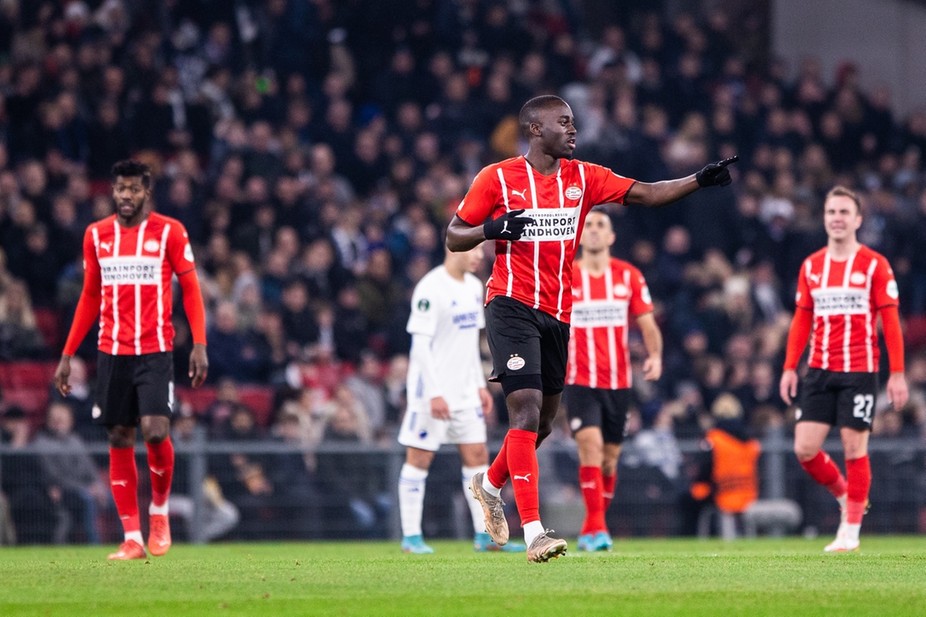 Teze wil in De Kuip druk op Ajax opvoeren: 'Ze op de lip blijven zitten'