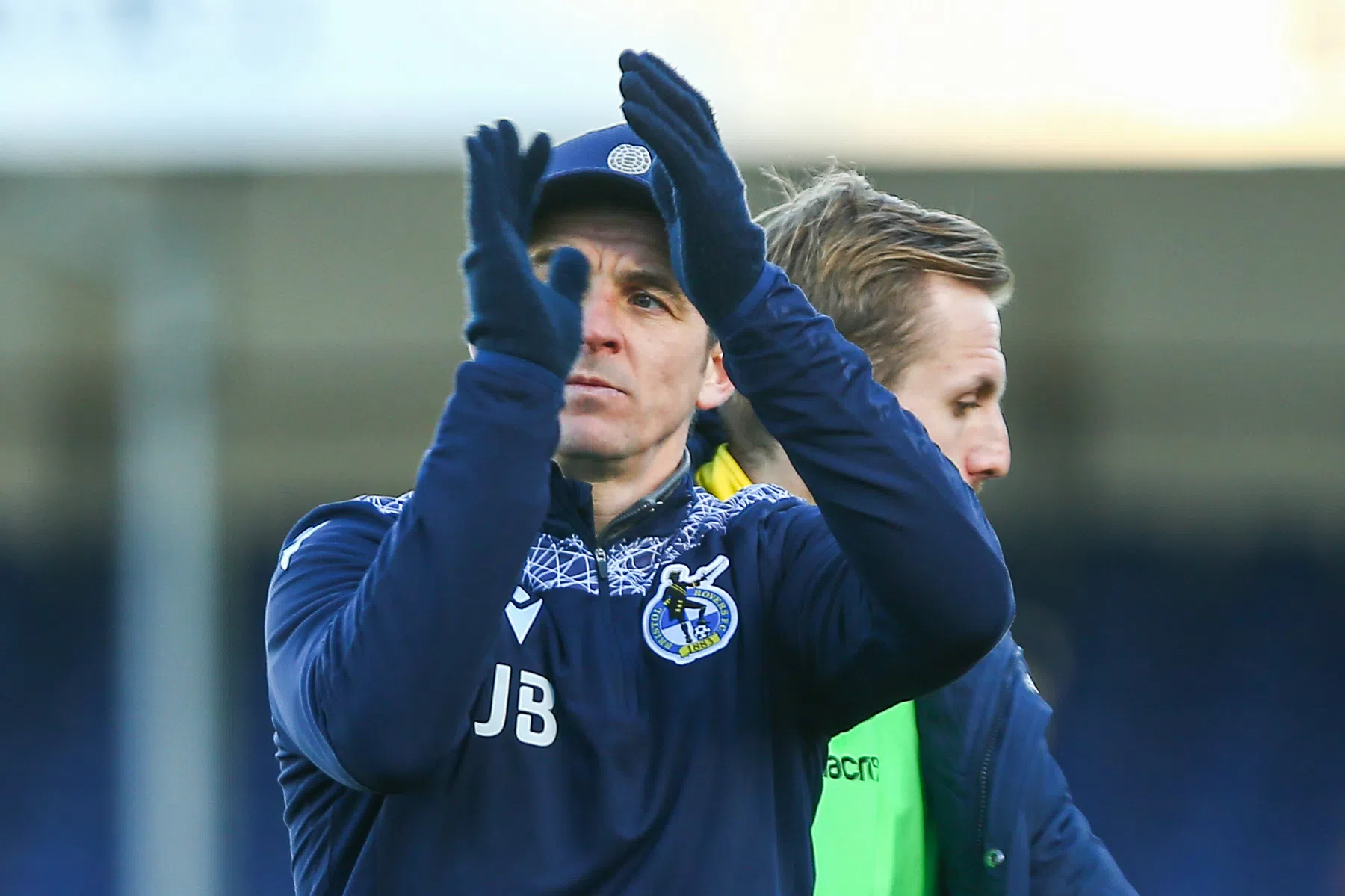 Absurde ontknoping bezorgt Barton zijn eerste hoogtepunt als hoofdtrainer