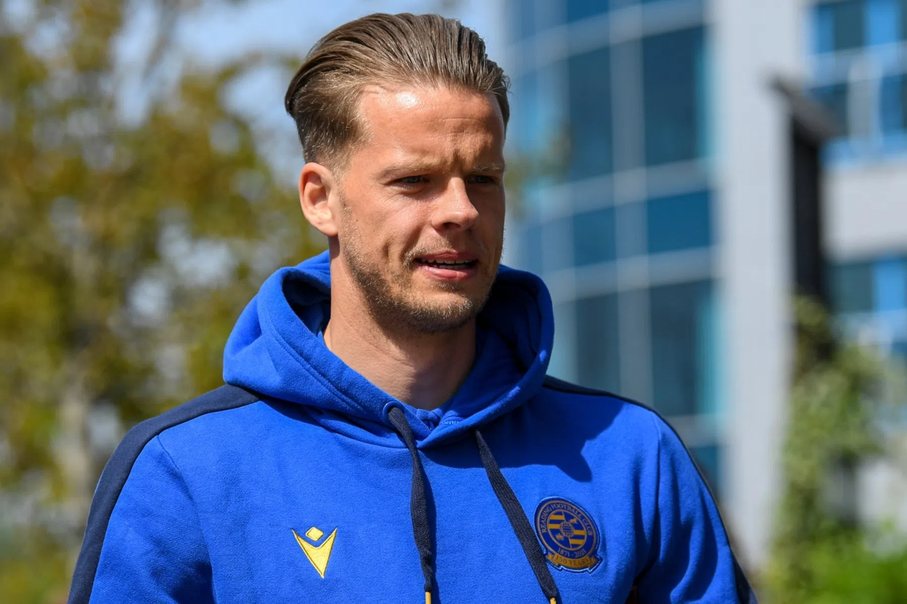 Klassieke blunder in het Championship: Luton krijgt voorsprong cadeau