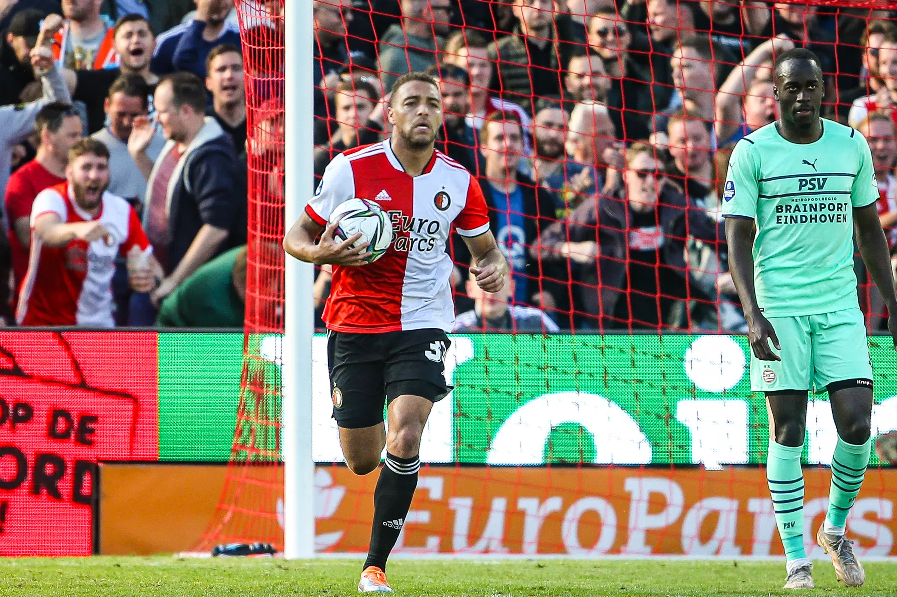 Dessers prijst veerkracht Feyenoord en gaat in op omstreden strafschop