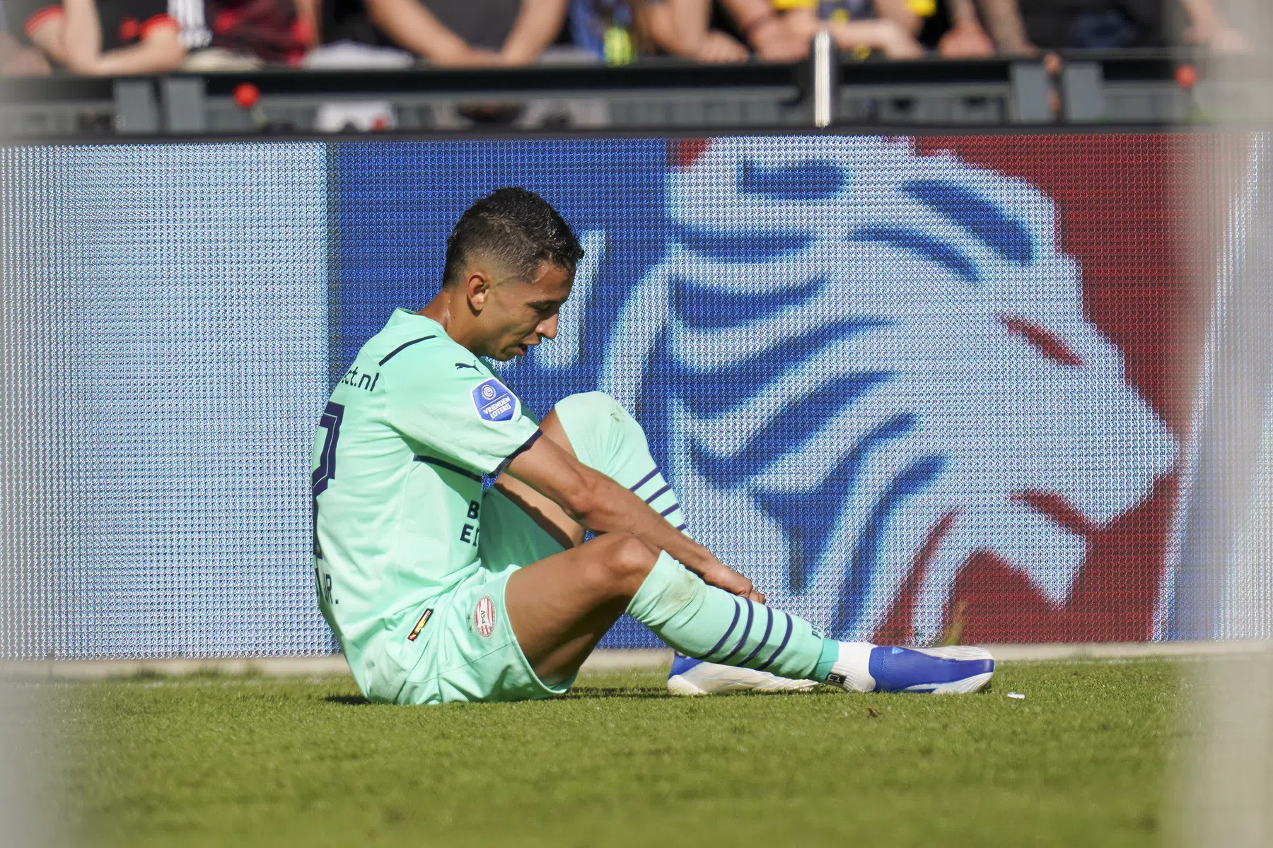 Verbazing over penalty Feyenoord tegen PSV: 'Gewoon lachwekkend'