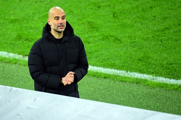 Guardiola denkt dat gunfactor niet bij Man City ligt: 'Mensen willen dat Liverpool wint'
