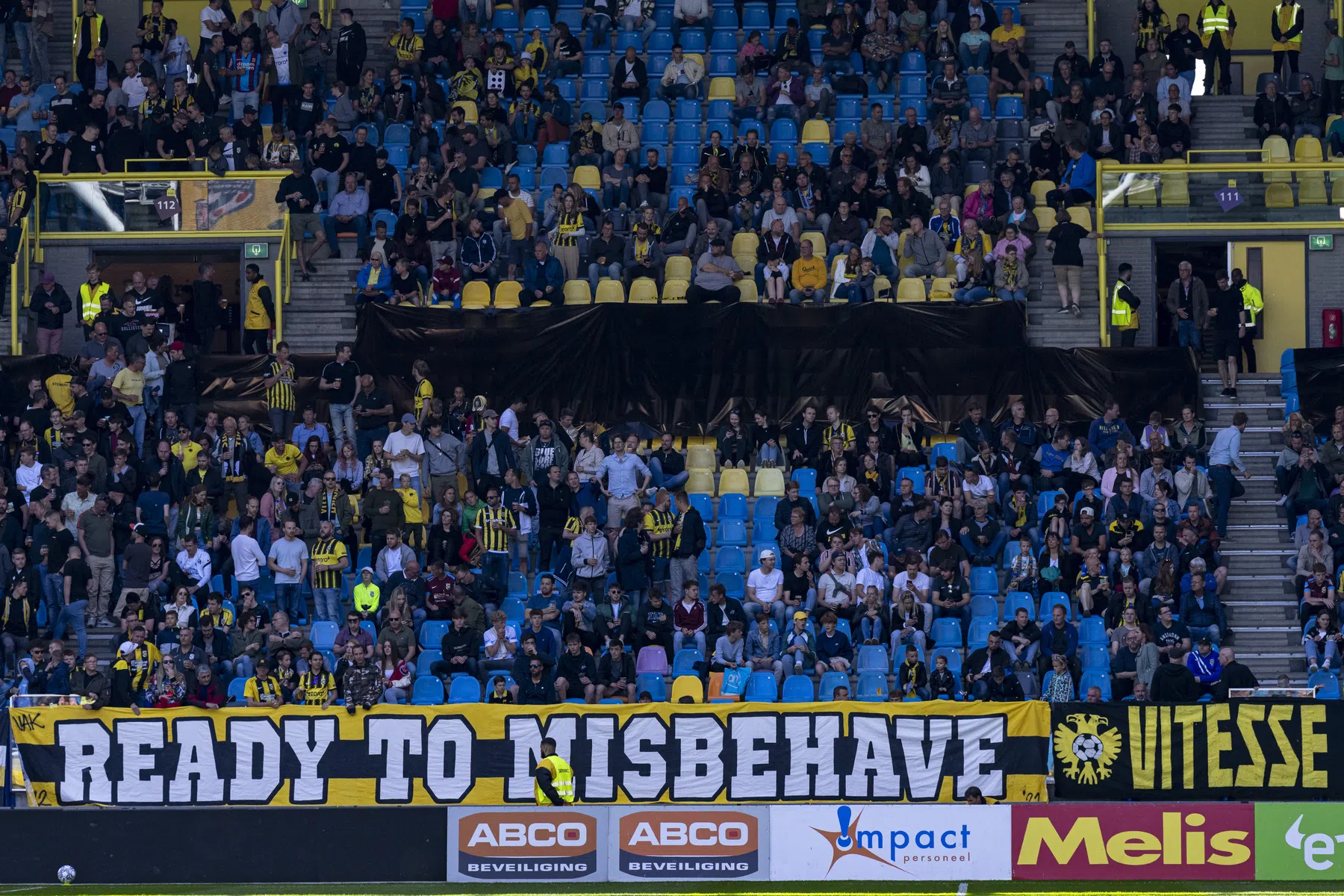 Flinke rookontwikkeling: Vitesse-fans zorgen weer voor ongeregeldheden