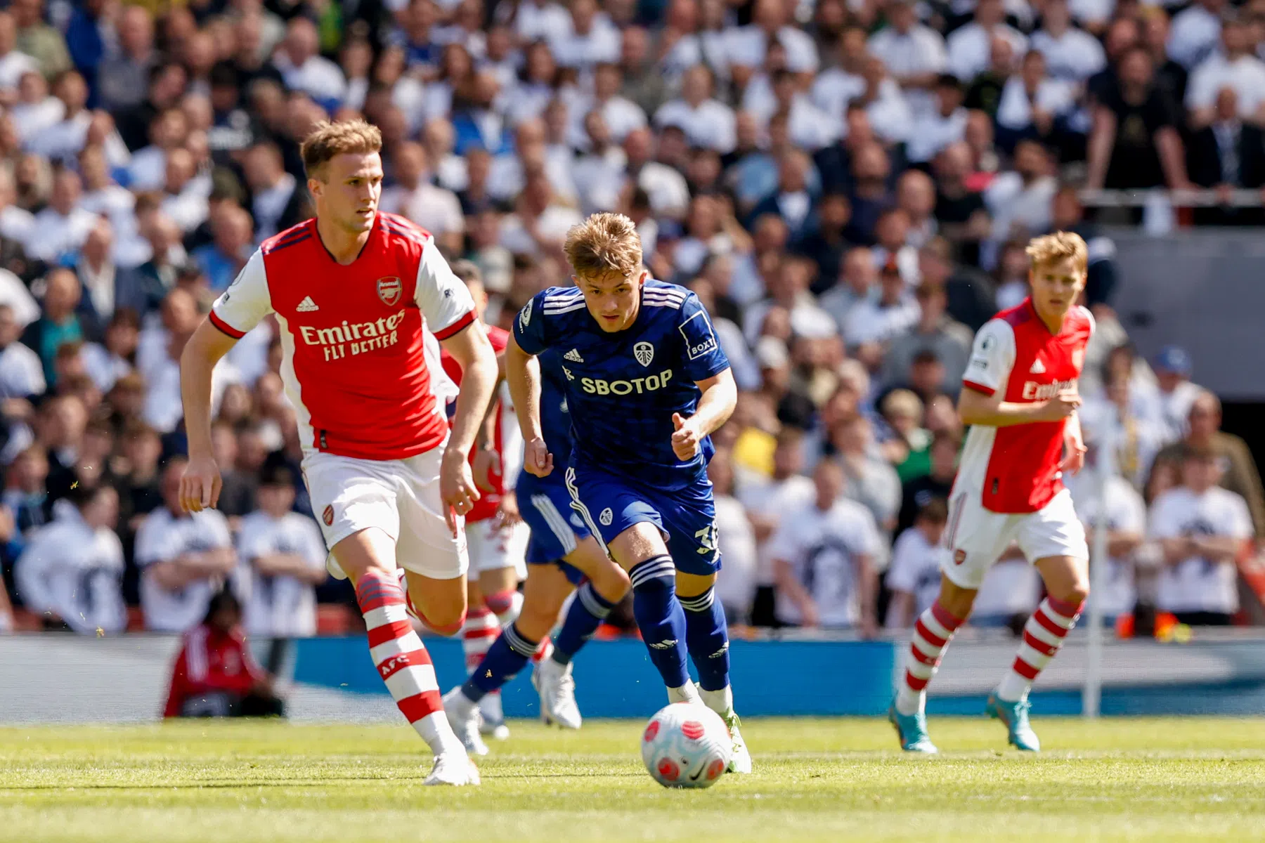 Arsenal nadert Champions League, Everton boekt kapitale zege