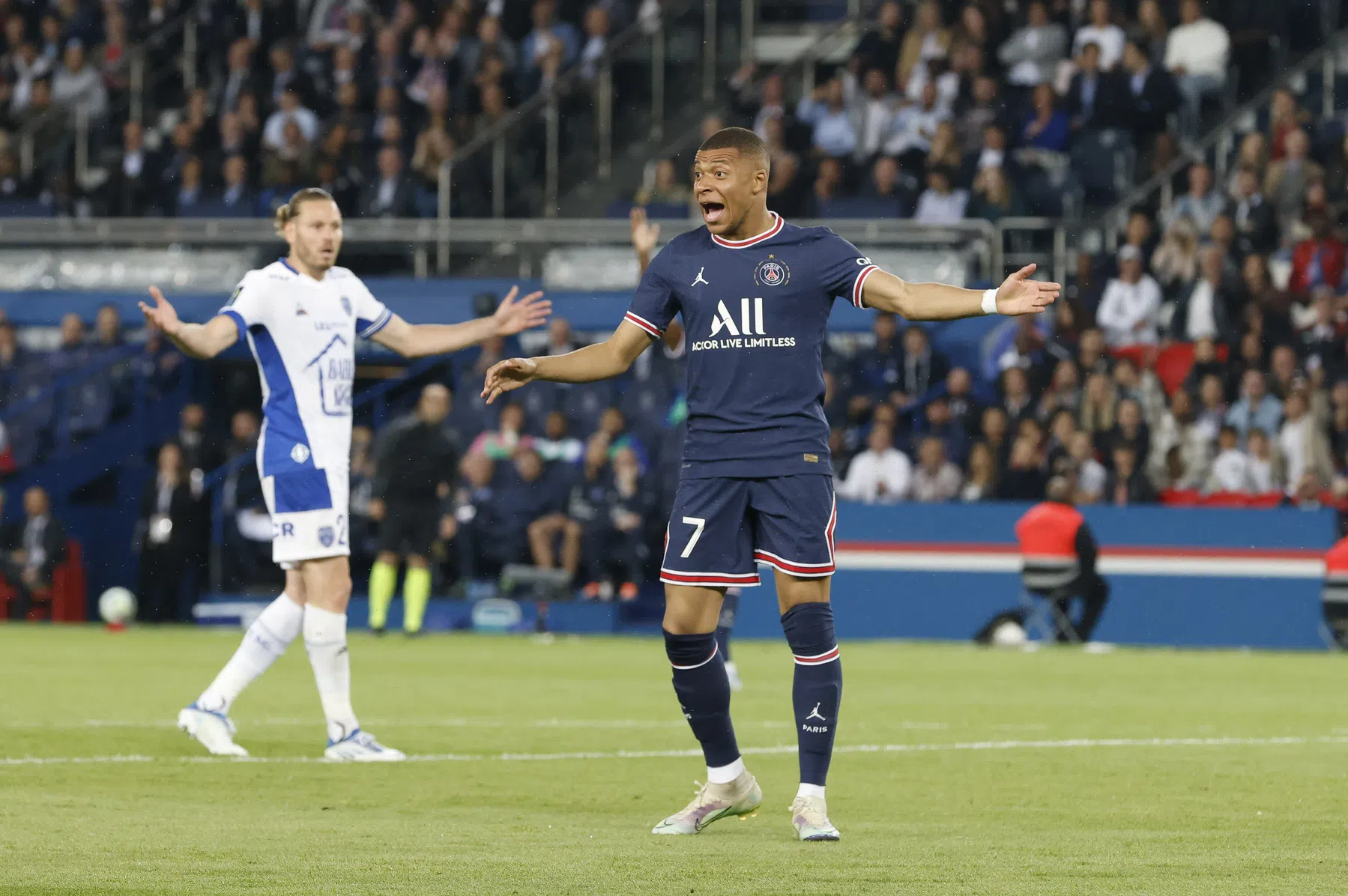 Transfersoap zonder einde: Mbappé duikt nu weer op in Madrid