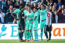 Thumbnail for article: Van Basten legt uit waarom hij wél kan leven met de strafschop voor Feyenoord