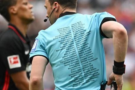 Zwayer floot met ongebruikelijk shirt Bundesliga-duel