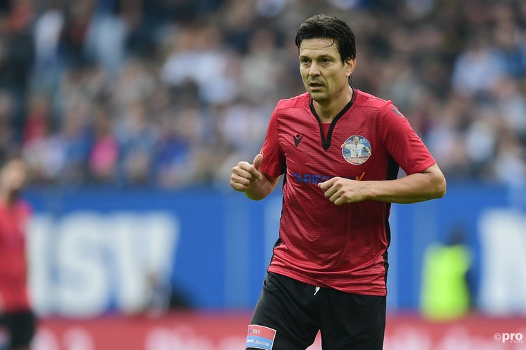 Ajax krijgt schaal uit handen van Litmanen