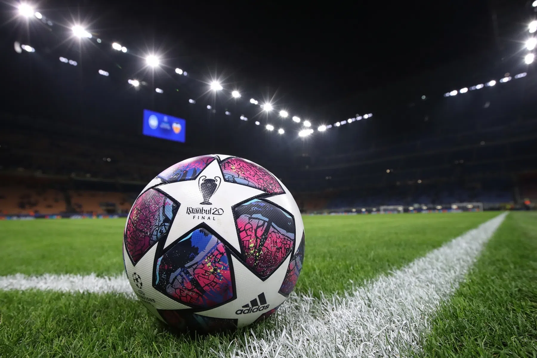 UEFA sluit compromis en past nieuw CL-format op twee punten aan