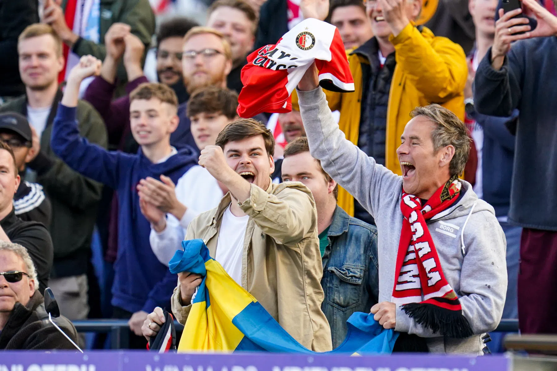 Rotterdam op roze wolk: 'Feyenoord is net Woodstock: love, peace & happiness'