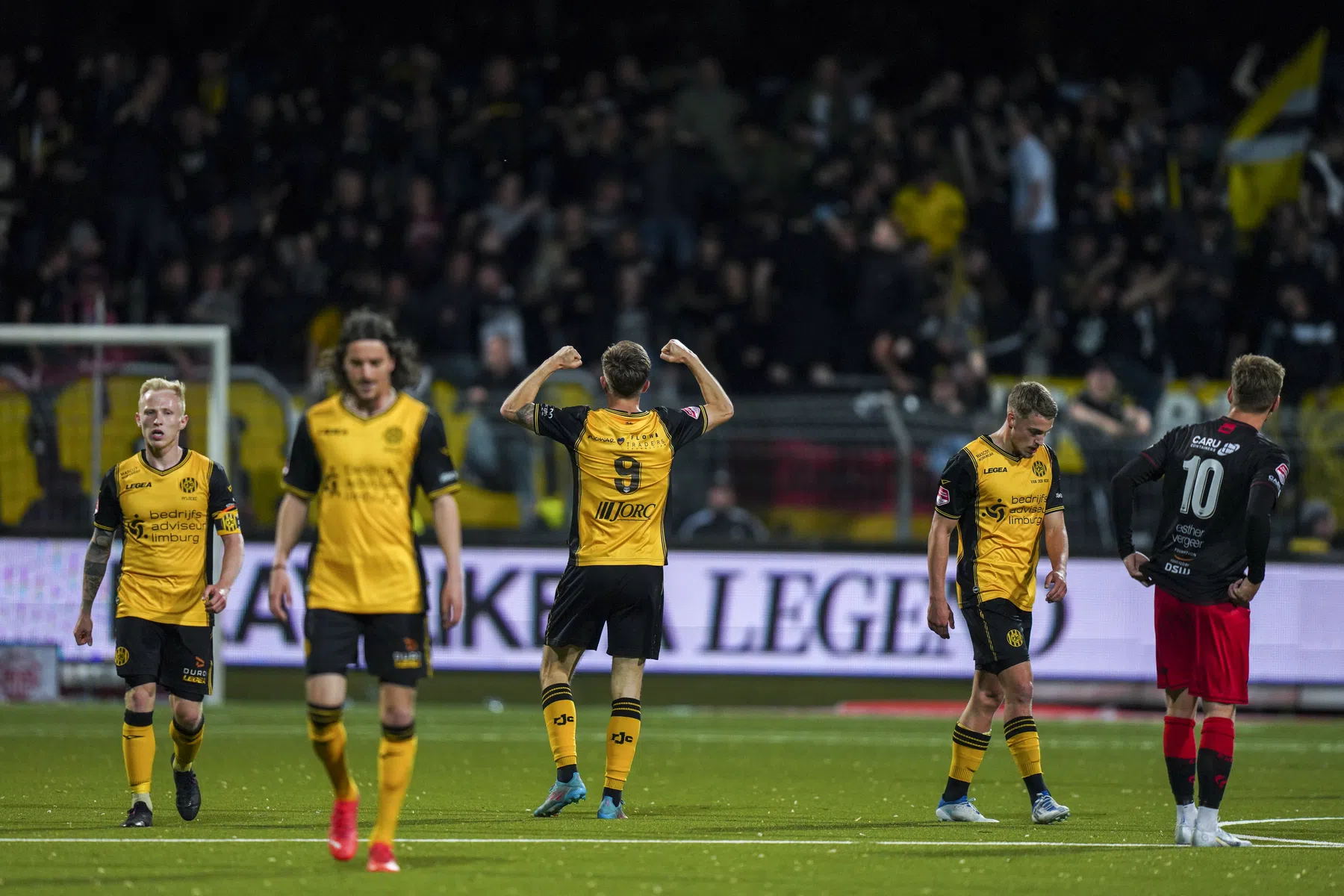 Knotsgekke minuut bij Excelsior houdt Roda in promotierace