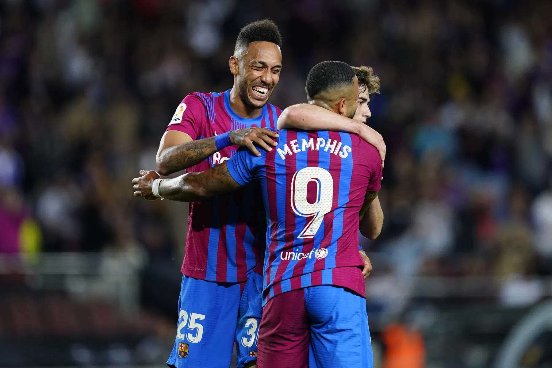 Assistkoning Dembélé bezorgt Memphis en Aubameyang mooie Barça-avond