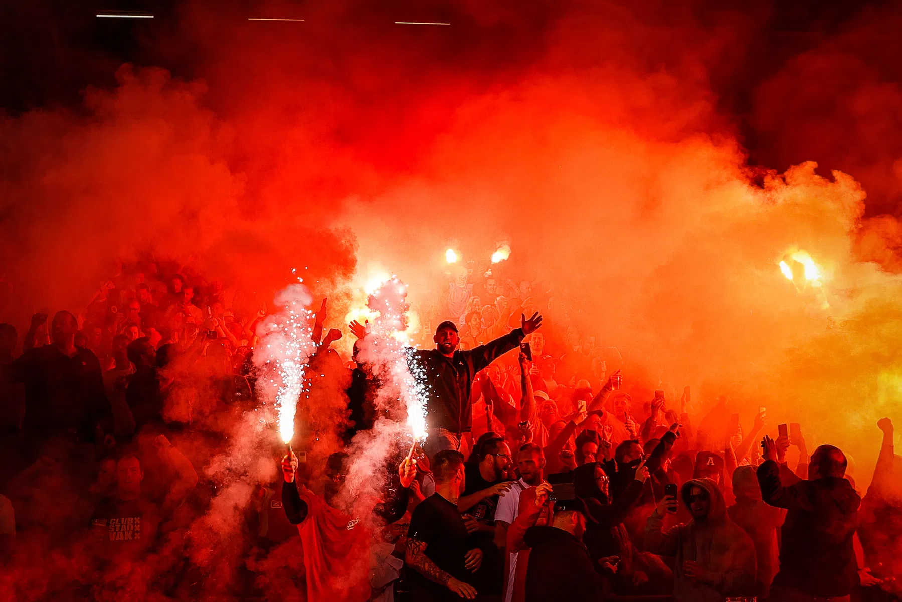 Feest op Leidseplein en bij het parkeerdek: Ajax viert de titel
