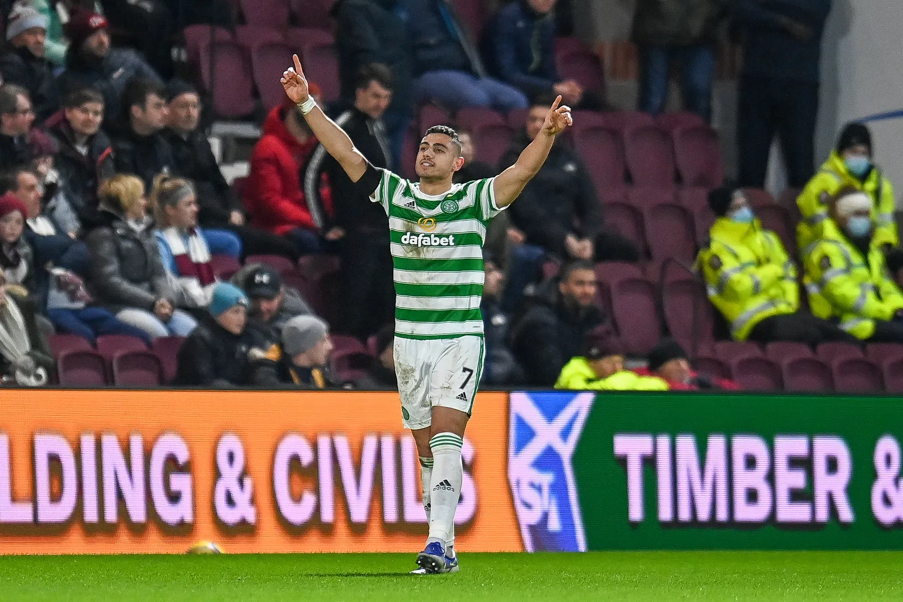 Celtic wint het titelgevecht met Rangers mede dankzij Giakoumakis
