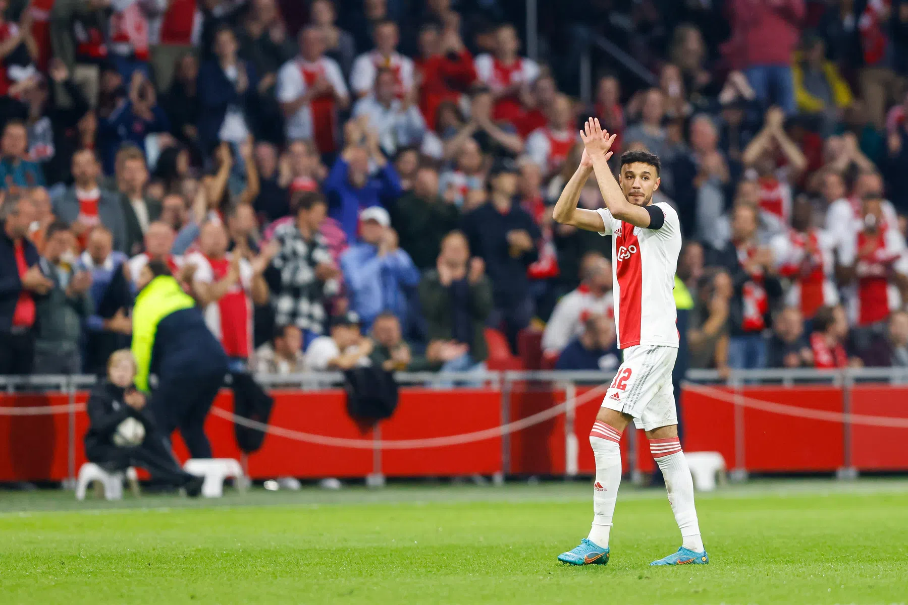 Mazraoui bevestigt vertrek naar Bayern München: 'Absoluut een droomclub'