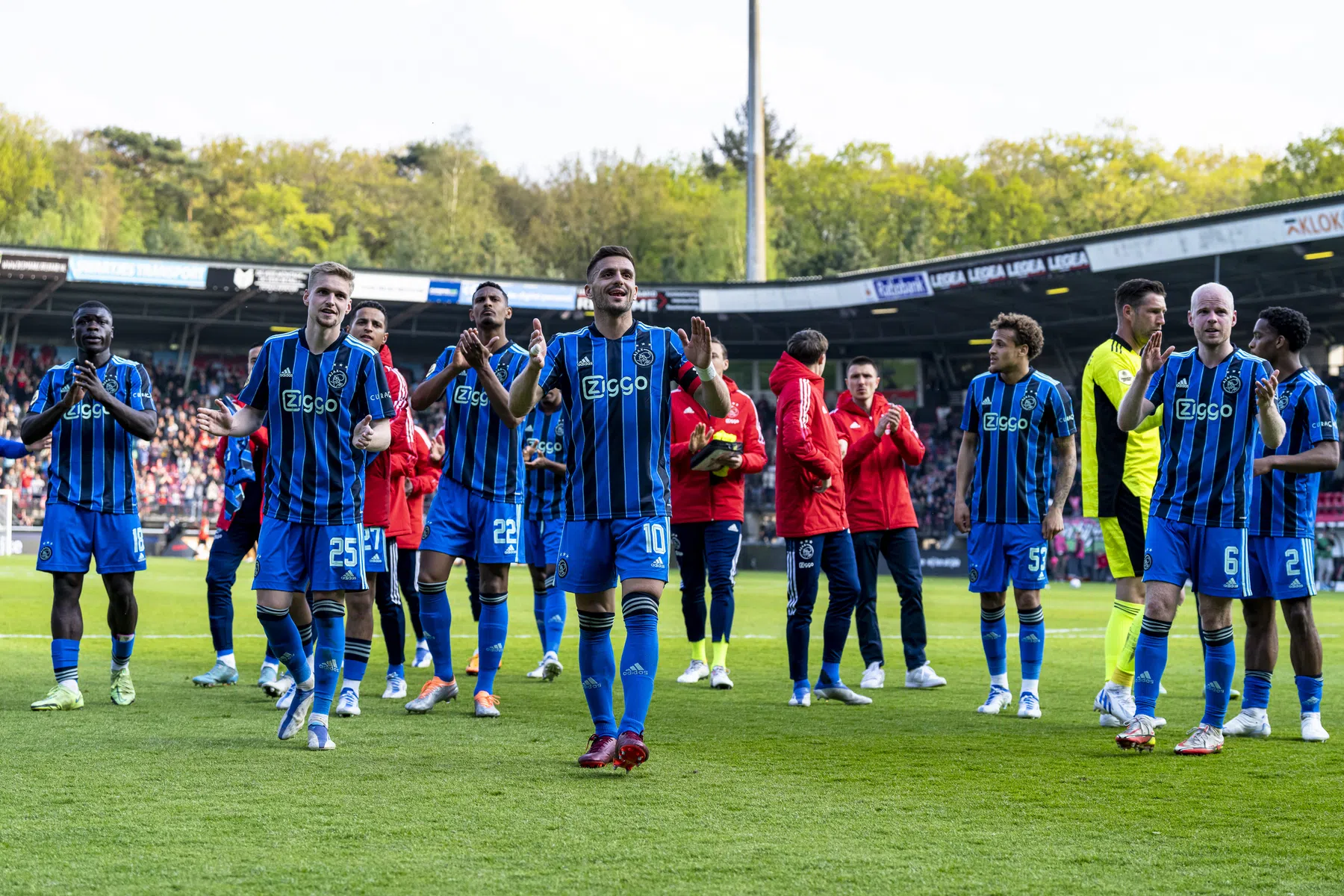 Ajax kan PSV naderen vanaf 2000: kans van 96,7 procent op titel