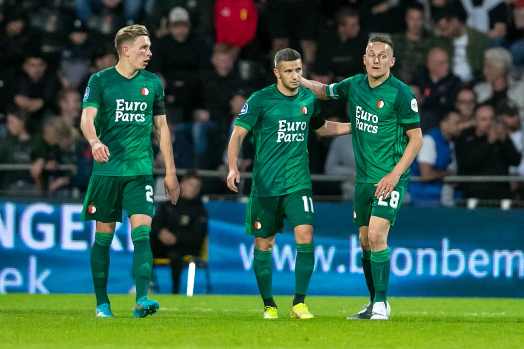 Feyenoord stelt derde plaats met gelegenheidselftal definitief veilig