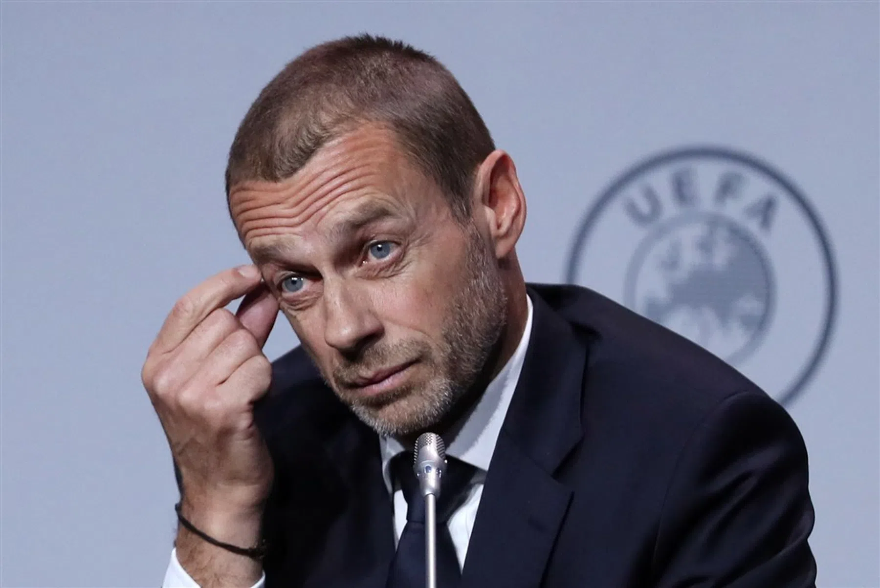 UEFA-baas kritisch over hands en buitenspel: 'Niemand begrijpt het nog'