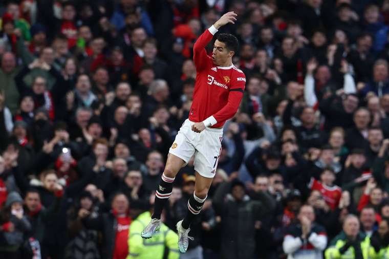 Fraaie trofee voor Ronaldo ondanks dramatische serie Man Utd