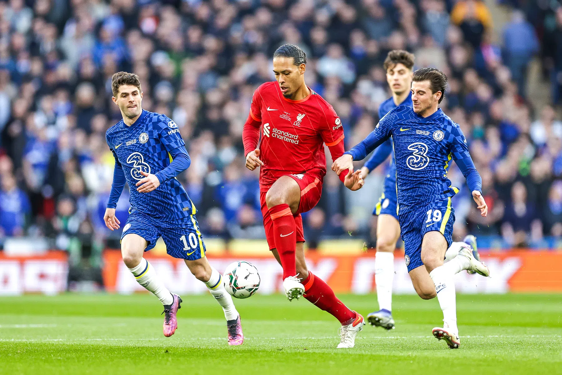 Van Dijk wil afrekenen met FA Cup-vloek: 'Misschien is het te lang geleden'