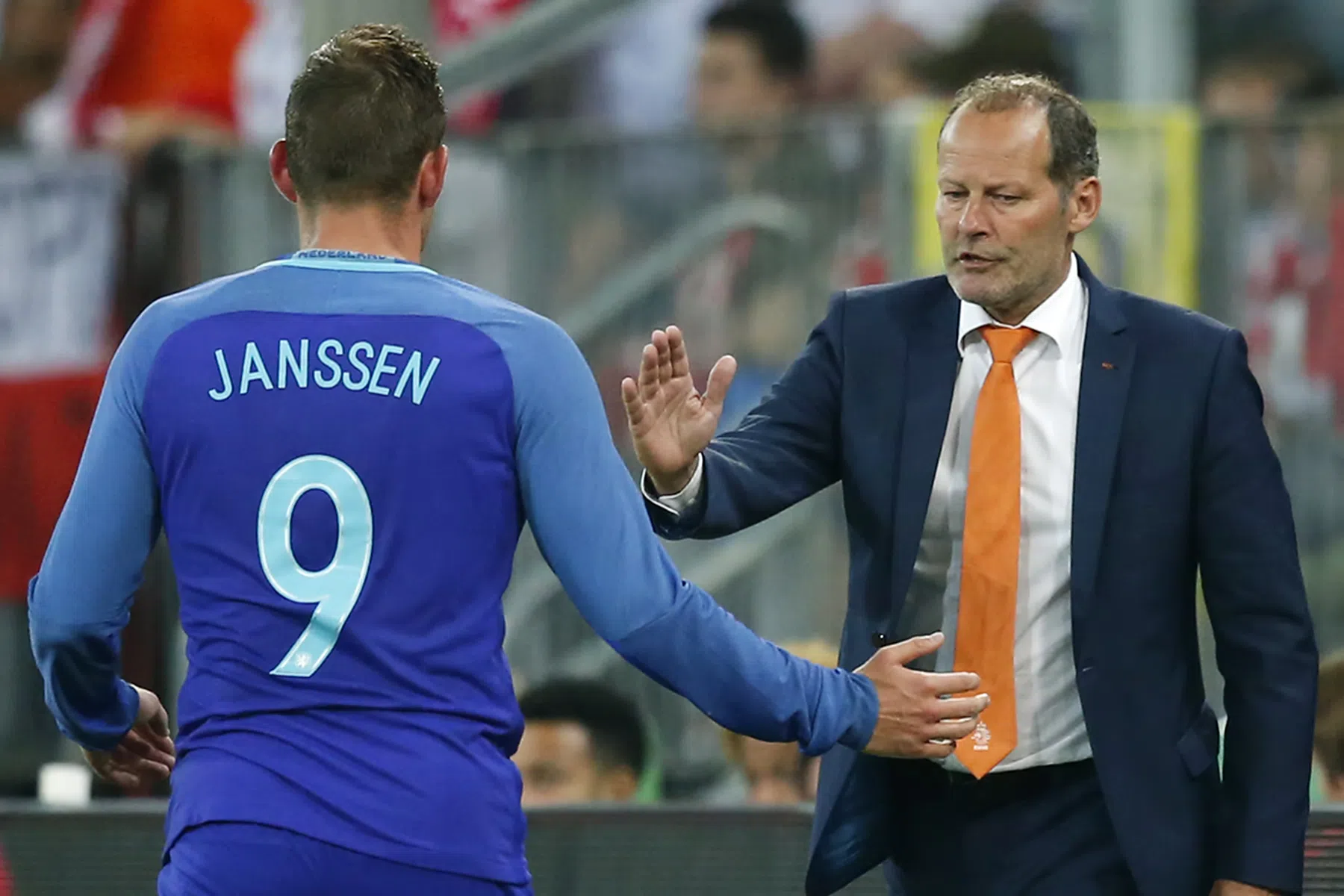 In zoektocht naar diepe spits komt Louis van Gaal uit bij Vincent Janssen