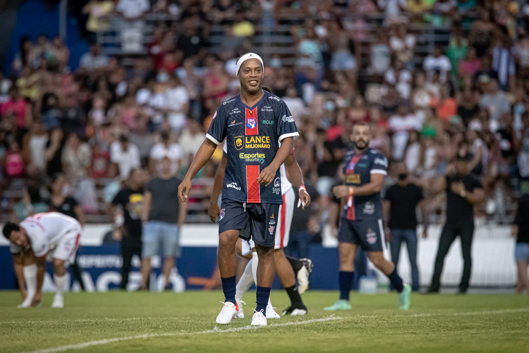 Ronaldinho lacht om PSG-suggestie: 'Wat wil je dan, de slechtste spelers ter wereld?'