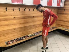 Thumbnail for article: Noussair Mazraoui kijkt terug op zeventien jaar van zijn leven: 'Ajax is mijn thuis'