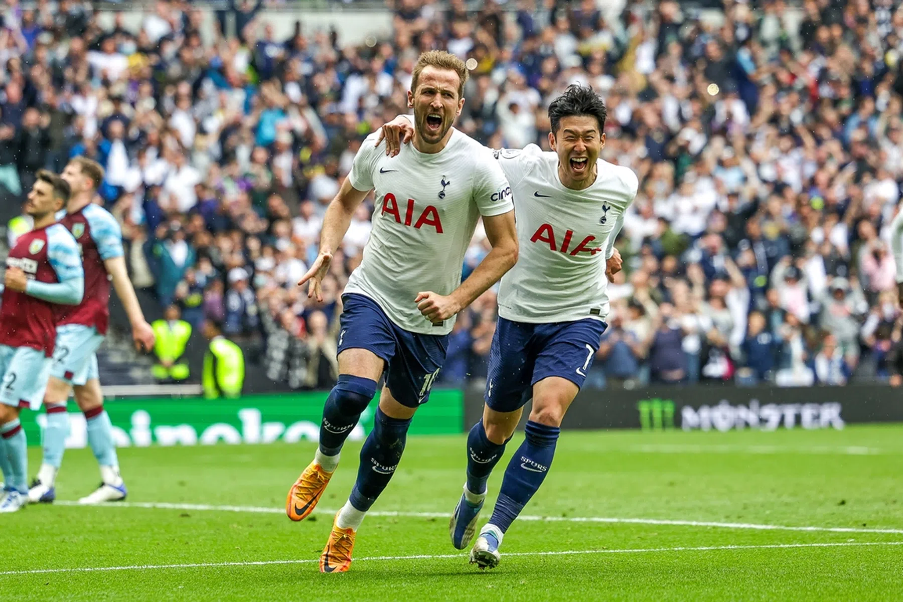Spurs stoot Arsenal van vierde plaats dankzij discutabele strafschop